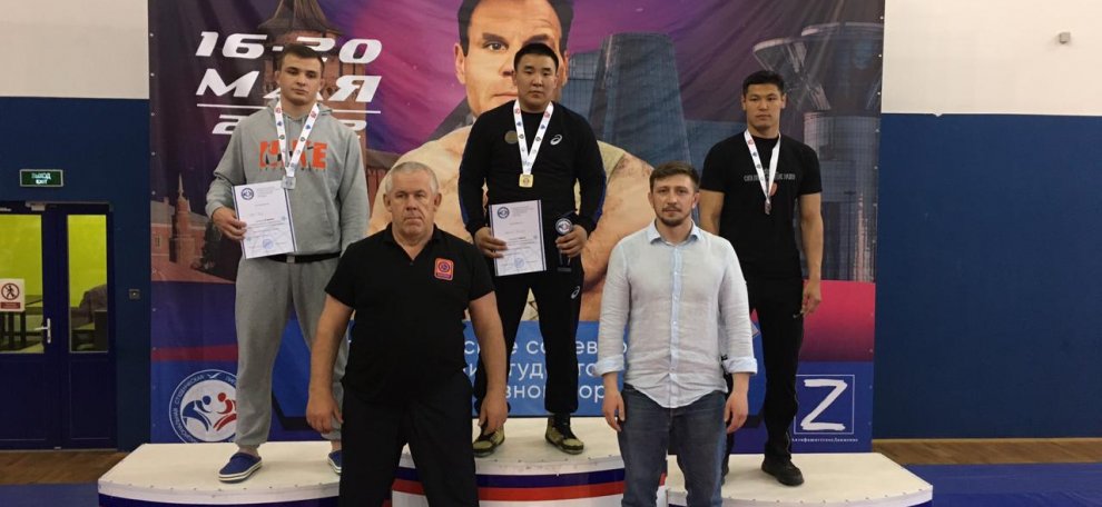 Сборная Якутии завоевала семь медалей чемпионата России по вольной борьбе среди студентов
